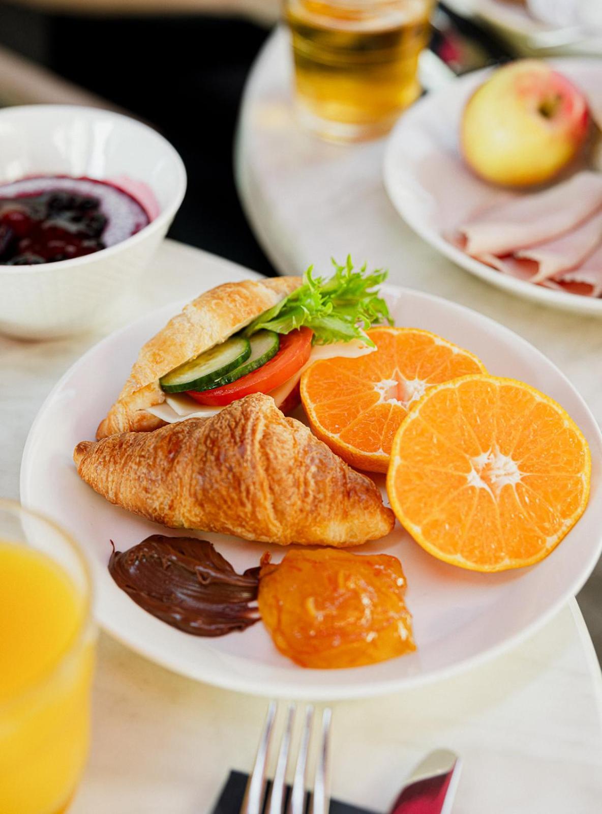 Hotel Emilia 하민리나 외부 사진
